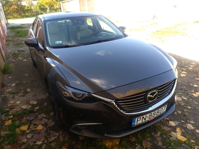 Mazda 6 III Samochód ma piękny kolor . Jazda nim sprawia dużo przyjemności