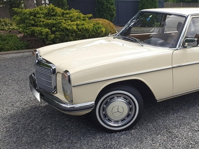 Mercedes-Benz 230