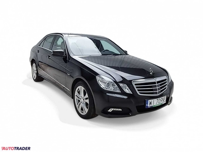 Mercedes E-klasa 3.0 diesel 231 KM 2009r. (Komorniki)