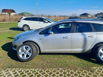 Opel Astra J Klimatronik - Parktronik