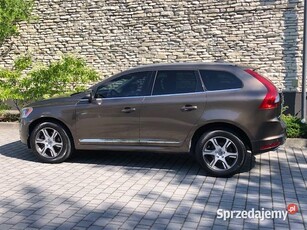 VOLVO XC60 3,0 T6 benzyna 304KM zarejestrowany full opcja