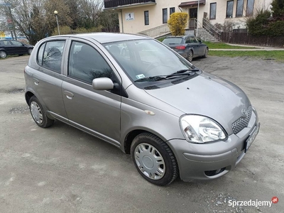 Ładna toyota Yaris 1.3 z klimatyzacją 2003