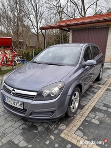 Do sprzedania zadbany Opel Astra z 2005 roku