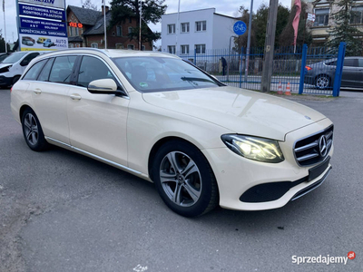 Mercedes E 220 E220d T 9G-tronic Navi FullLed Kamera Asyste…