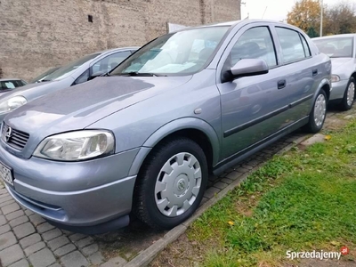 Opel astra benzyna