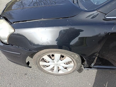 Toyota Avensis T25 po wypadku