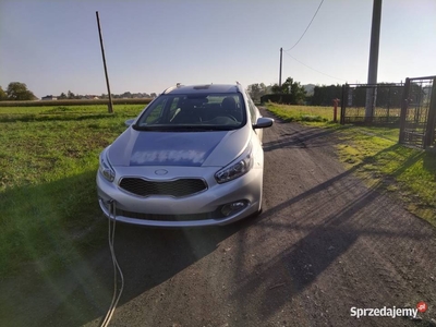 KIA CEED JD 1,6 GDI 2014 pali i jeździ może być też na części POLECAM! ! !