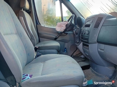 Volkswagen Crafter 2.5TDI 136KM. Samochód powypadkowy