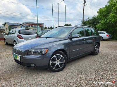 Volvo V50 2.4 benz 140 KM/Ręczna skrzynia / Zarejestrowane w PL/HAK