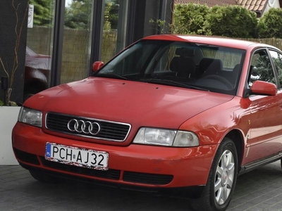 Audi A4 B5 Sedan 1.6 i 101KM 1996