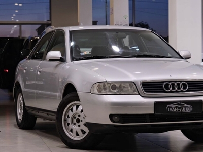 Audi A4 B5 Sedan 1.6 i 101KM 2000