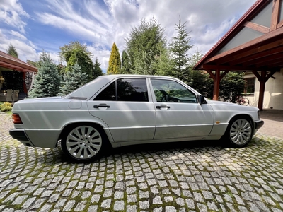 Mercedes-Benz W201 Mercedes 190 W201 1.8e , stan bardzo`zo dobry Klasyk, Oryginał