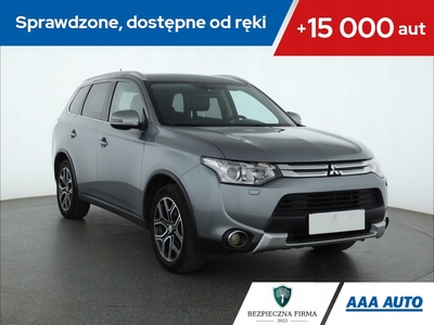 Mitsubishi Outlander III SUV Facelifting 2.0 SOHC MIVEC 150KM 2014