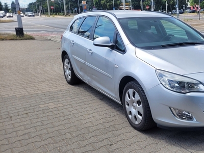 Opel Astra J Sports Tourer 1.3 CDTI ecoFLEX 95KM 2011