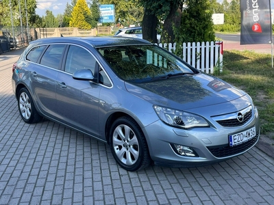 Opel Astra J Sports Tourer 1.4 Turbo ECOTEC 140KM 2011