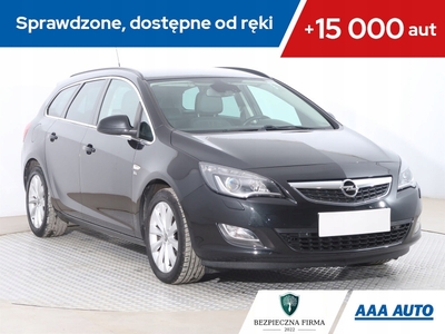 Opel Astra J Sports Tourer 1.4 Turbo ECOTEC 140KM 2012