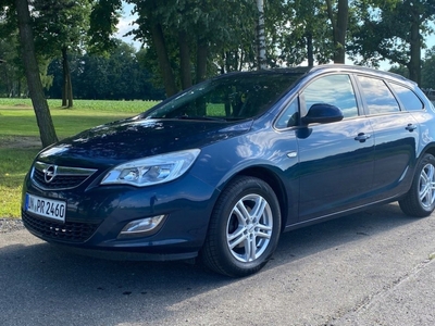 Opel Astra J Sports Tourer 1.4 Twinport ECOTEC 100KM 2012