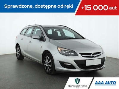 Opel Astra J Sports Tourer Facelifting 1.4 Turbo ECOTEC 140KM 2014