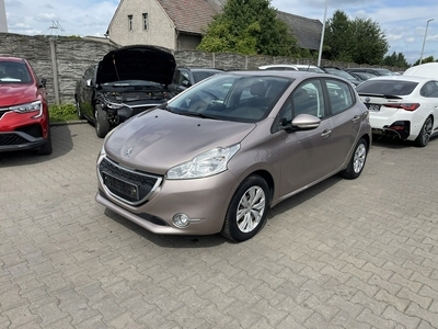 Peugeot 208 I Hatchback 3d 1.2 VTI 82KM 2014