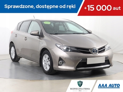 Toyota Auris II Hatchback 5d 1.8 HSD 136KM 2014