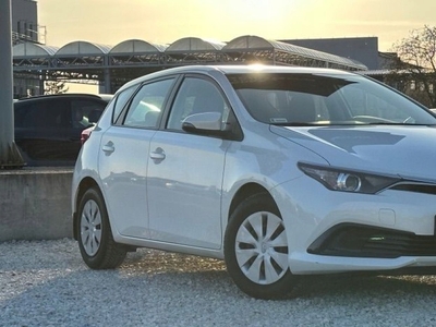 Toyota Auris II Hatchback 5d Facelifting 1.33 Dual VVT-i 99KM 2015