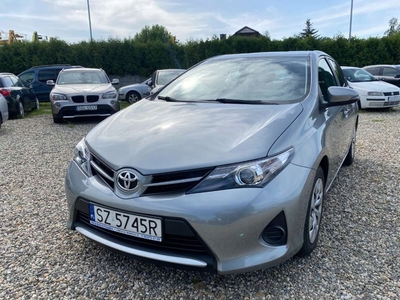 Toyota Auris II Hatchback 5d Facelifting 1.33 Dual VVT-i 99KM 2015