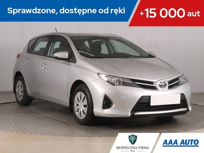 Toyota Auris II Hatchback 5d Facelifting 1.6 Valvematic 132KM 2015