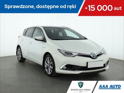 Toyota Auris II Hatchback 5d Facelifting 1.8 Hybrid 136KM 2015