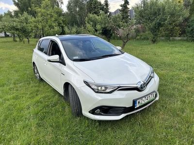 Toyota Auris II Hatchback 5d Facelifting 1.8 Hybrid 136KM 2015