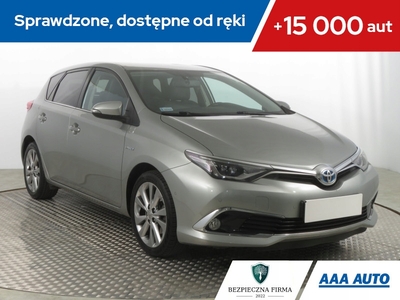 Toyota Auris II Hatchback 5d Facelifting 1.8 Hybrid 136KM 2016