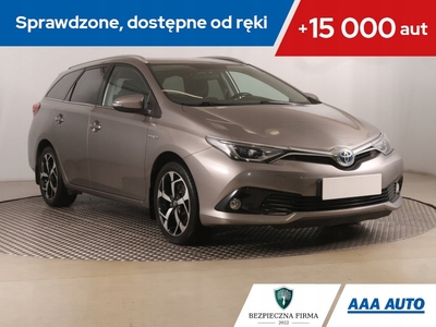 Toyota Auris II Touring Sports Facelifting 1.8 Hybrid 136KM 2015