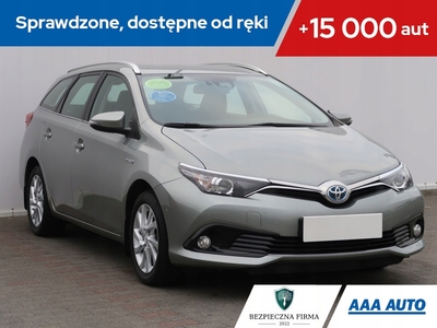 Toyota Auris II Touring Sports Facelifting 1.8 Hybrid 136KM 2016