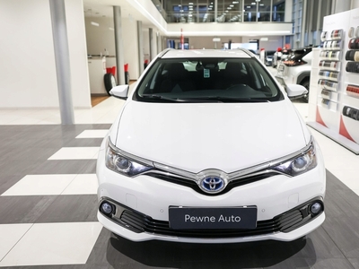 Toyota Auris II Touring Sports Facelifting 1.8 Hybrid 136KM 2017