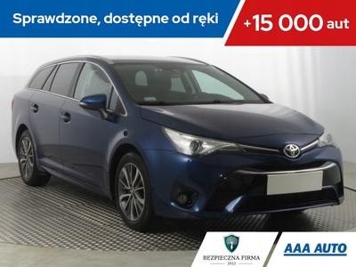 Toyota Avensis III Sedan Facelifting 2015 2.0 D-4D 143KM 2016