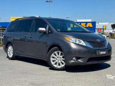 Toyota Sienna III 3.5 V6 266KM 2012