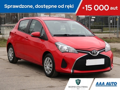 Toyota Yaris III Hatchback 5d Facelifting 1.0 VVT-i 69KM 2015