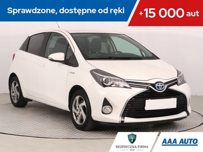 Toyota Yaris III Hatchback 5d Facelifting Hybrid 100KM 2015