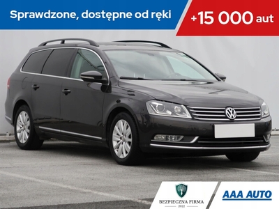 Volkswagen Passat B7 Variant 2.0 TDI CR DPF BlueMotion 140KM 2011