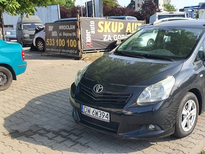 Toyota Verso Minivan 2.0 D-4D 126KM 2010