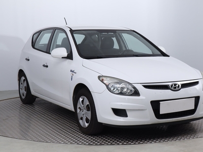 Hyundai i30 I , Klima, Parktronic, Podgrzewane siedzienia