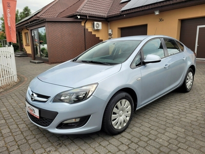 Opel Astra J Sedan 1.6 Twinport ECOTEC 115KM 2016