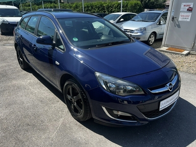 Opel Astra J Sports Tourer Facelifting 1.7 CDTI ECOTEC 110KM 2013