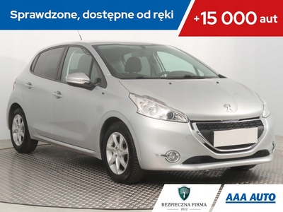 Peugeot 208 I Hatchback 5d Facelifting 1.2 PureTech 82KM 2015