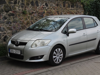 Toyota Auris I Hatchback 2.0 D-4D 125KM 2011