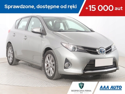 Toyota Auris II Hatchback 5d 1.8 HSD 136KM 2013