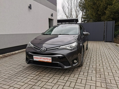 Toyota Avensis III Sedan Facelifting 2015 2.0 D-4D 143KM 2015