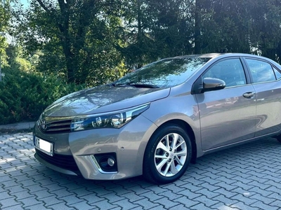 Toyota Corolla X Sedan Facelifting 1.4 D-4D 90KM 2013