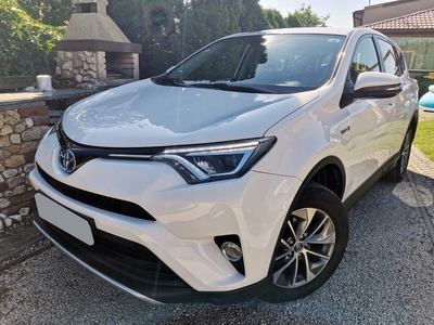 Toyota RAV4 IV 2016