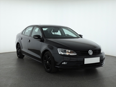 Volkswagen Jetta VI , Salon Polska, Klima, Tempomat, Parktronic