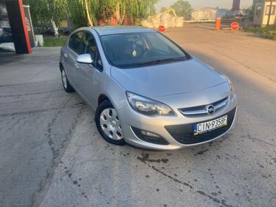 Opel Astra 1,4 benzyna 2015 rok